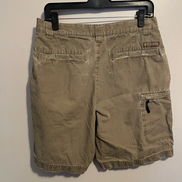 Columbia Tan Cargo Shorts with Relaxed Fit - Picture 8 of 10